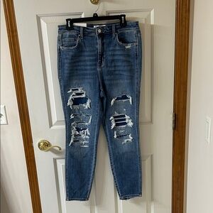 Stylish Distressed Blue Ankle Jeans